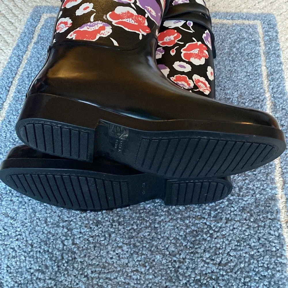 BNWT Coach Black Rain Boots with Red, Purple & White Floral Print - Picture 12 of 16